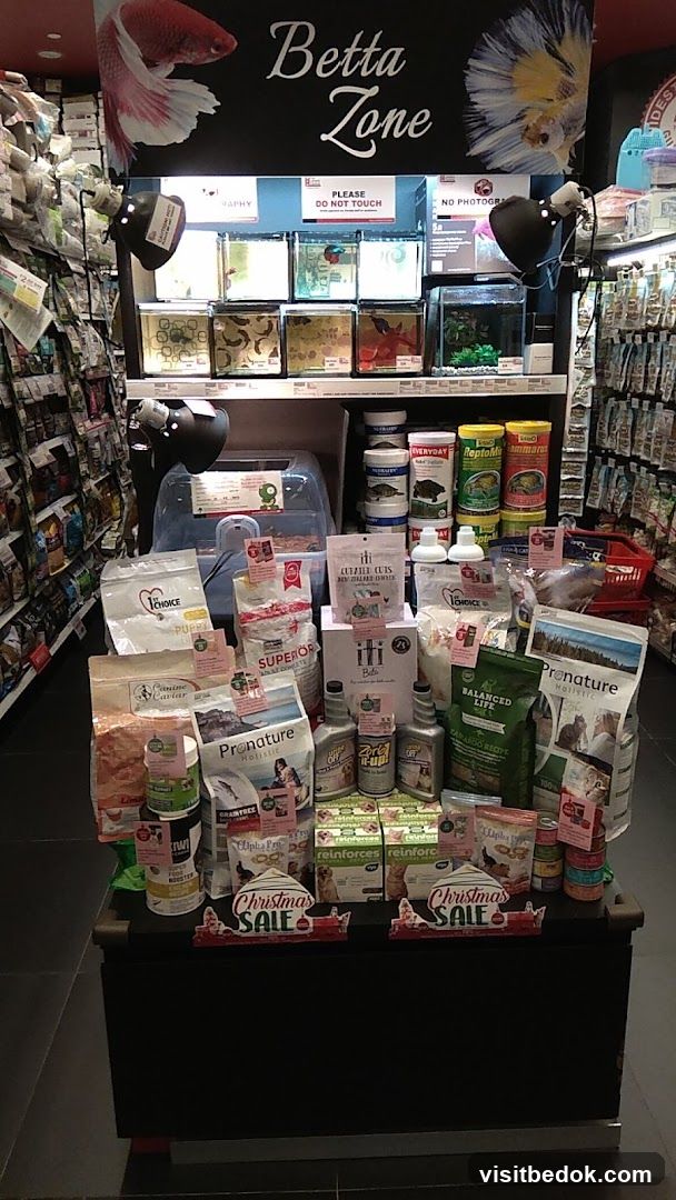 Pet Supplies Display