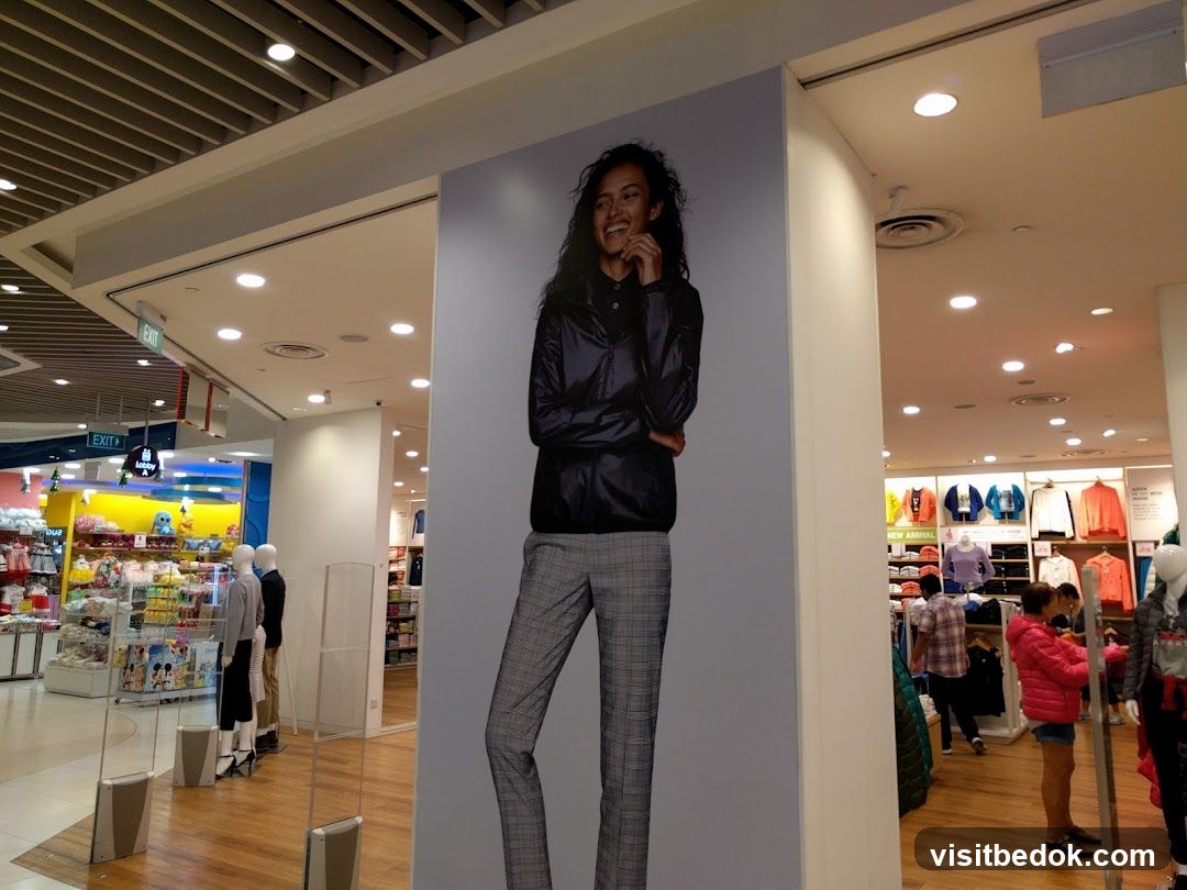 Uniqlo Store Interior