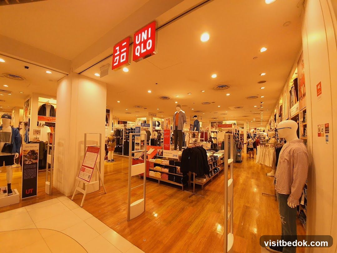 Uniqlo Store Interior