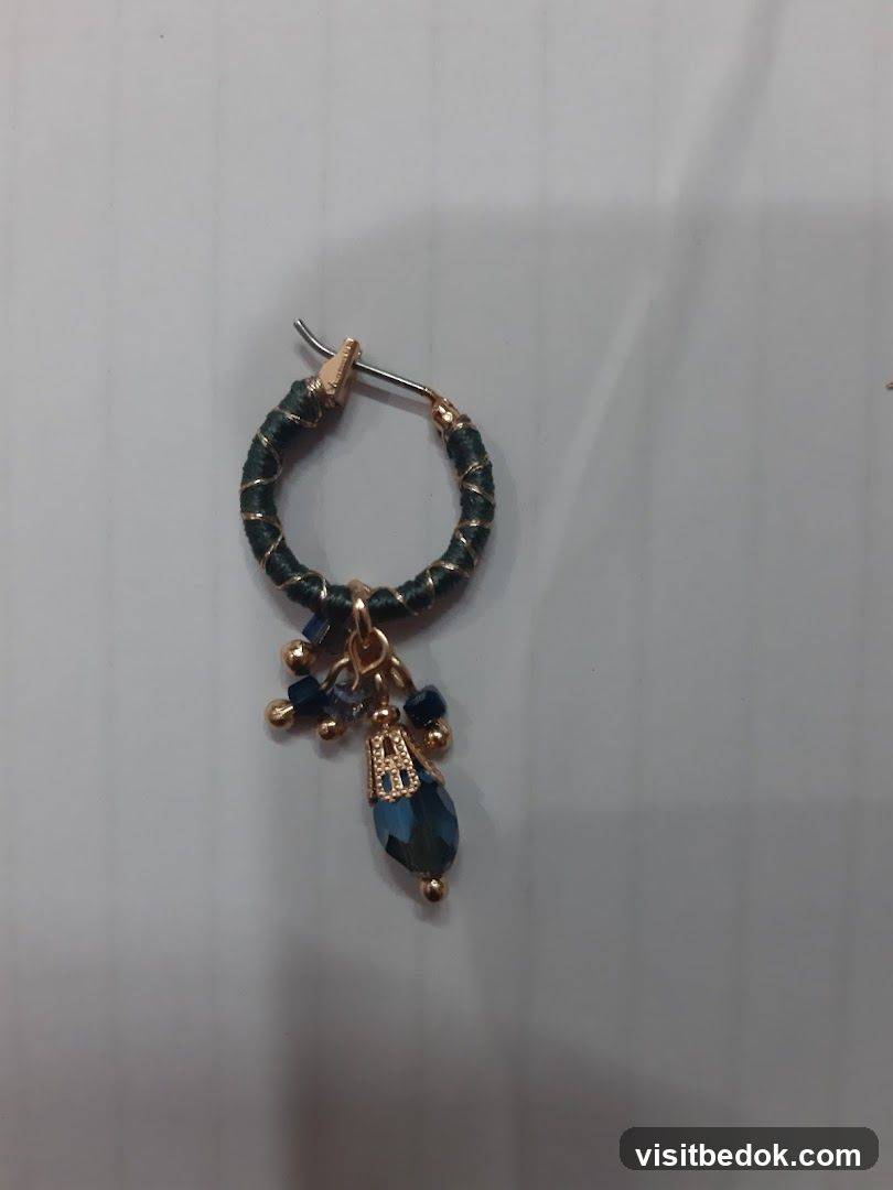 Earring with blue crystal pendant