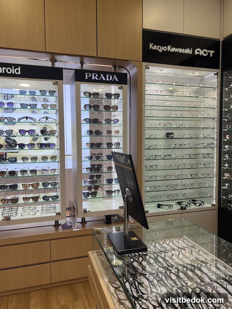 Eyewear Store Display