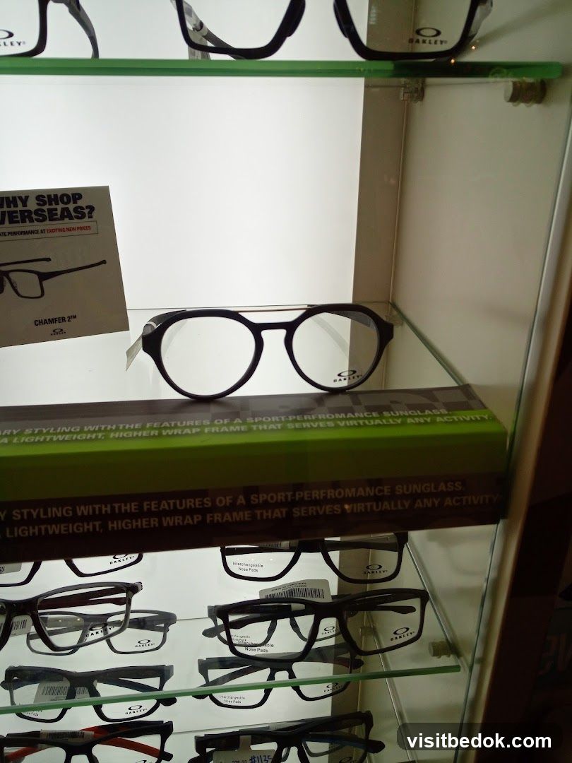 Eyeglasses Display