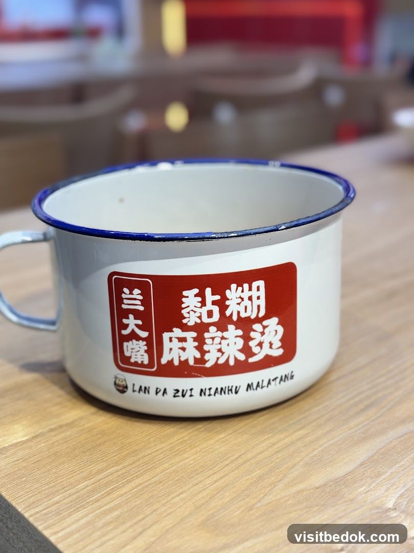 Enamel Mug with Chinese Text