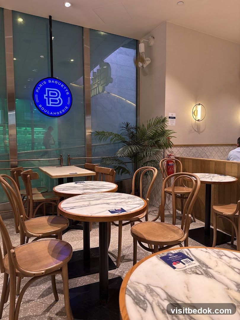 Paris Baguette Interior