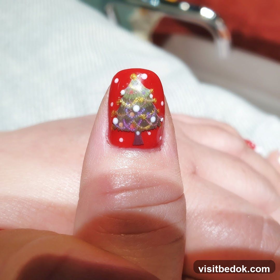 Christmas Tree Nail Art
