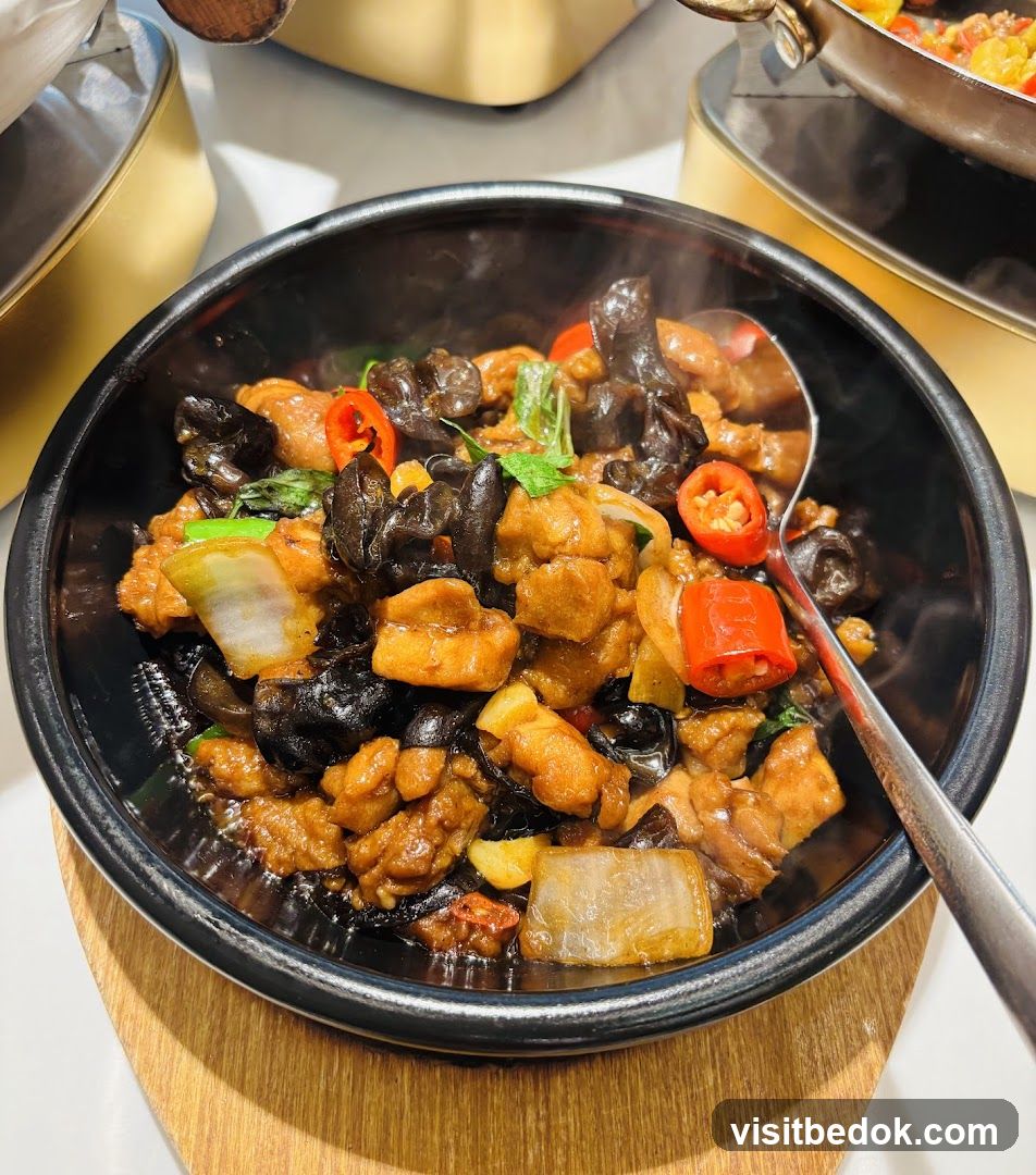 Stir-fried dish with chicken and mushrooms