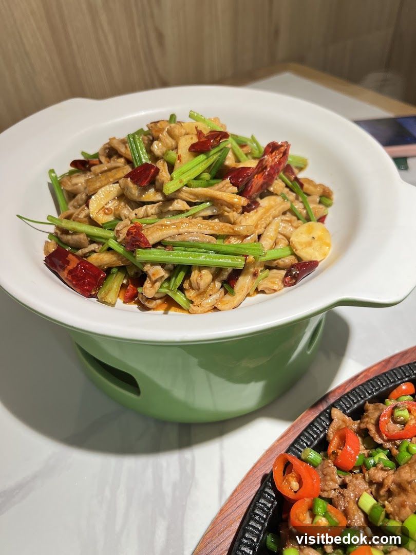 Stir-fried Pork with Celery and Chili