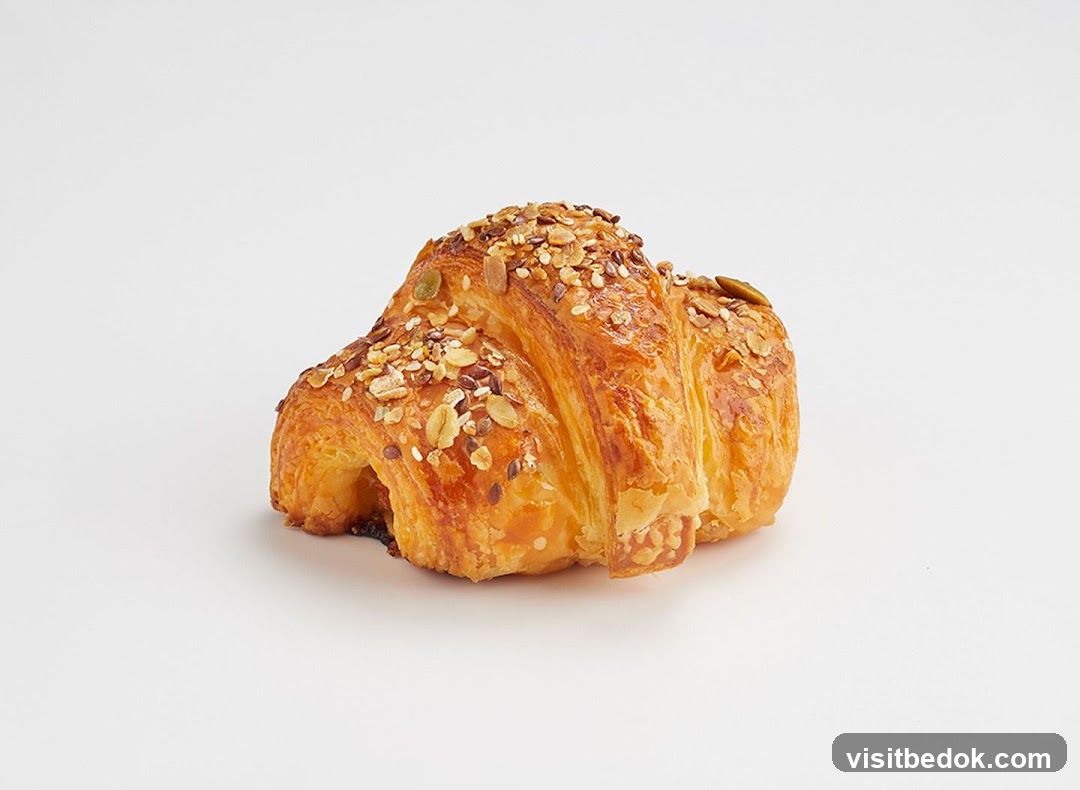 Croissant with Seeds